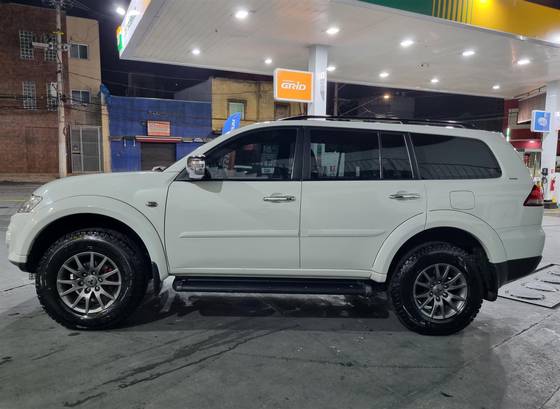 MITSUBISHI PAJERO DAKAR 3.2 HPE 4X4 7 LUGARES 16V TURBO INTERCOOLER DIESEL 4P AUTOMÁTICO